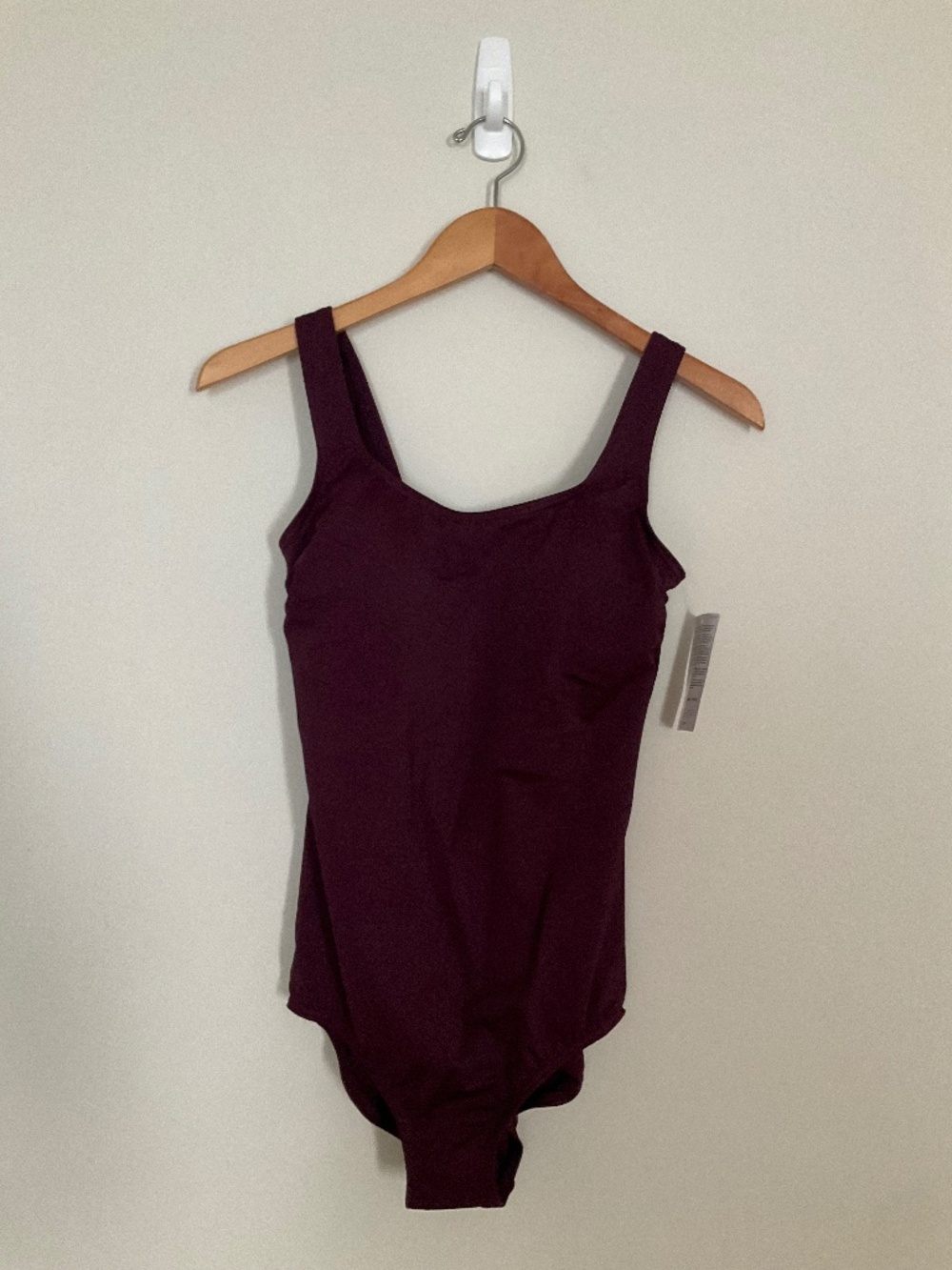 NWT Lands' End Women's Tugless Low Leg One Piece Swimsuit - Size 10